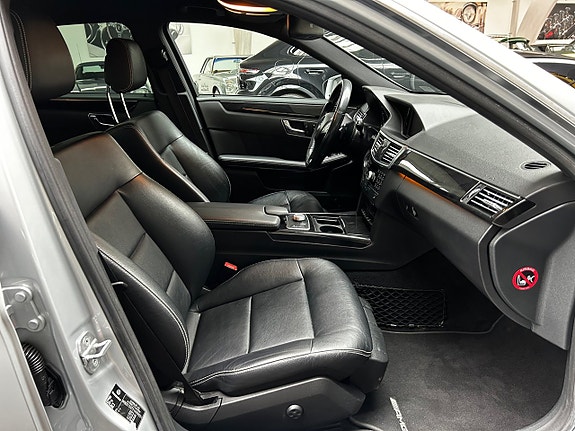 Mercedes-Benz E500 18 of 21
