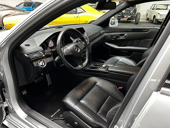 Mercedes-Benz E500 10 of 21