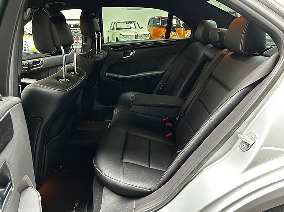 Mercedes-Benz E500 13 of 21