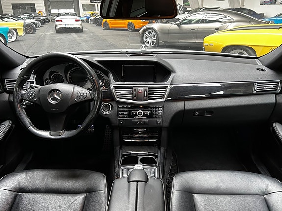 Mercedes-Benz E500 19 of 21
