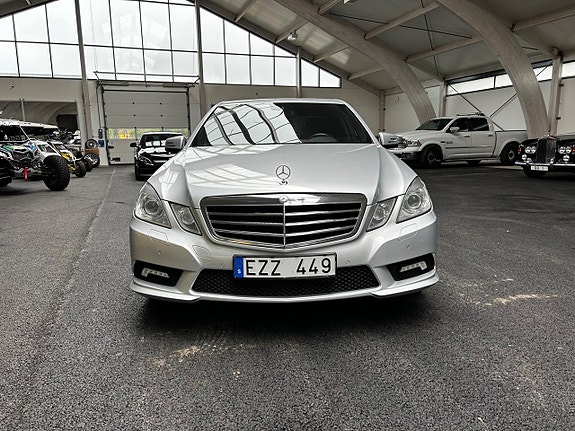 Mercedes-Benz E500 7 of 21