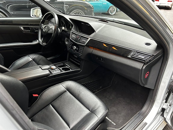 Mercedes-Benz E500 17 of 21