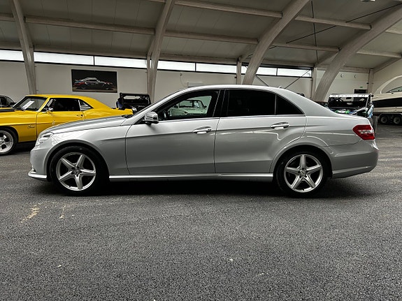 Mercedes-Benz E500 2 of 5