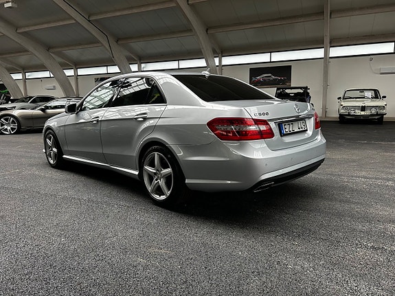 Mercedes-Benz E500 3 of 5
