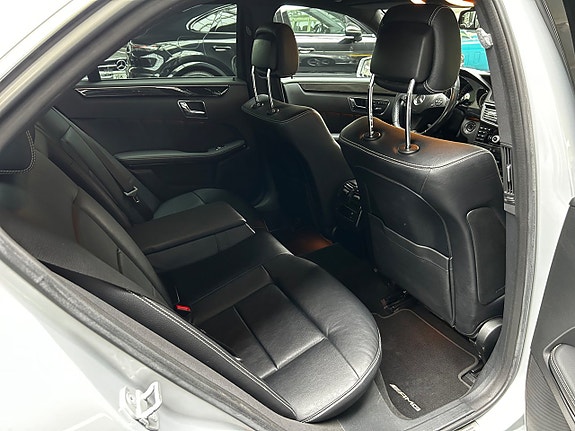 Mercedes-Benz E500 15 of 21