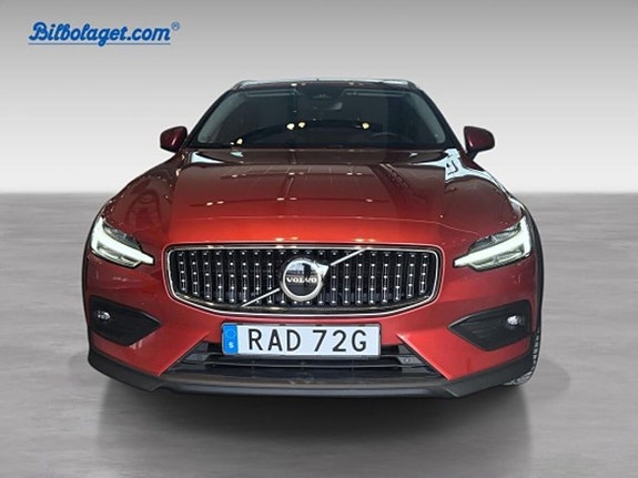 Volvo V60 Cross Country 2 of 5