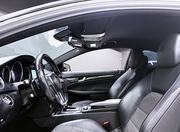 Mercedes-Benz C220 8 of 14