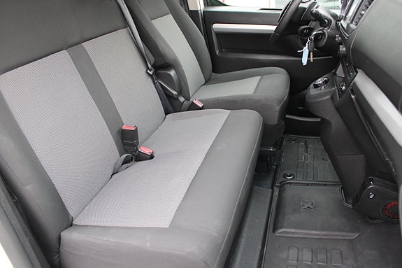 Peugeot Traveller 9 of 15