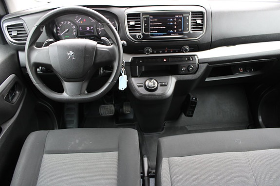 Peugeot Traveller 8 of 15
