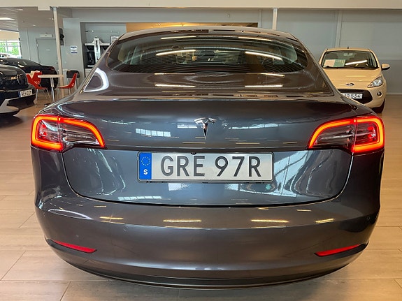 Tesla Model 3 5 of 5