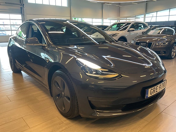 Tesla Model 3 3 of 5
