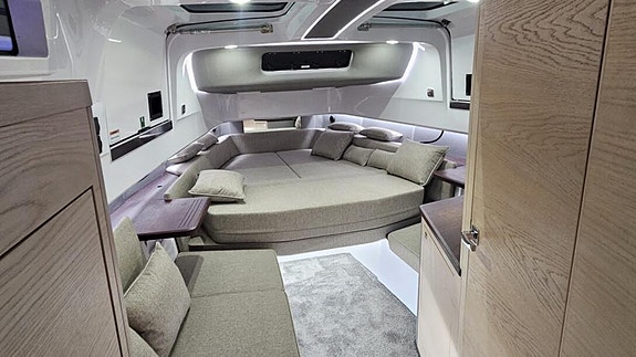Axopar 45 XC Cross Cabin 2025 Finland 11 of 12