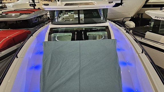 Axopar 45 XC Cross Cabin 2025 Finland 3 of 5