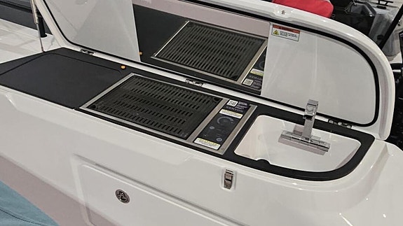 Axopar 45 XC Cross Cabin 2025 Finland 8 of 12