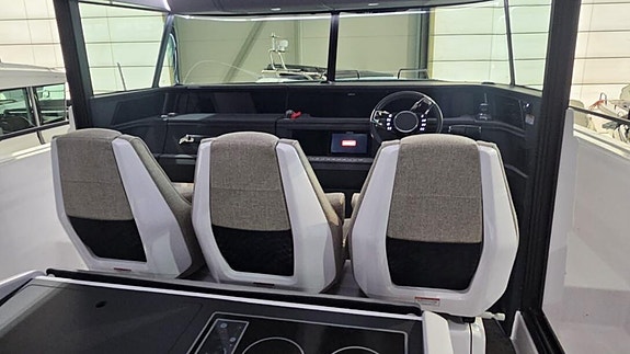 Axopar 45 XC Cross Cabin 2025 Finland 10 of 12