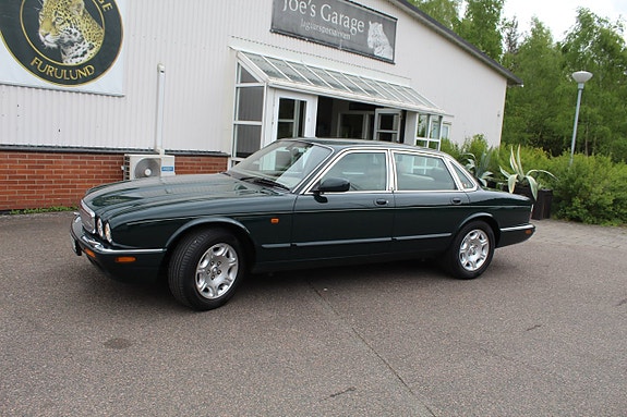 Jaguar XJ