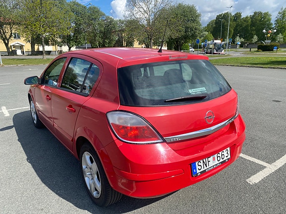Opel Astra 2 of 4