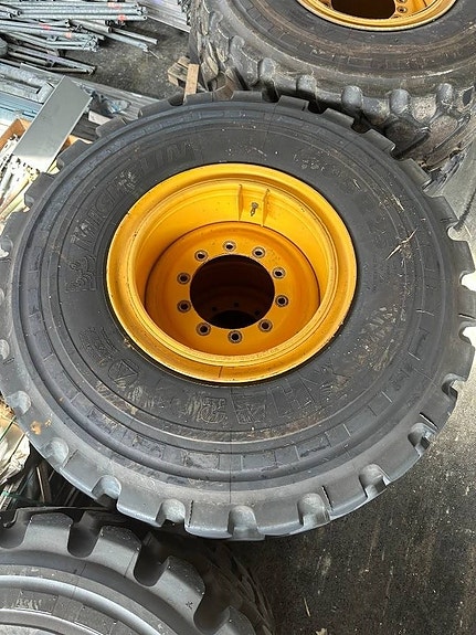 Volvo Kompletta hjul däck Michelin L60 L70 L90 OBS!!! 3 of 5