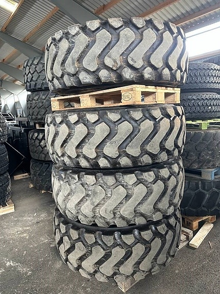 Volvo Kompletta hjul däck Michelin L60 L70 L90 OBS!!! 14 of 14