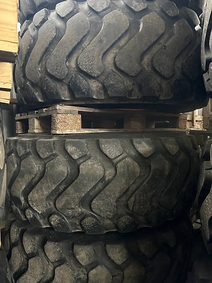 Volvo Kompletta hjul däck Michelin L60 L70 L90 OBS!!! 12 of 14
