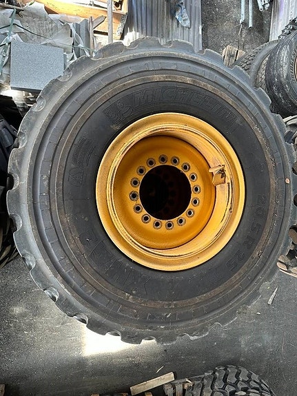Volvo Kompletta hjul däck Michelin L60 L70 L90 OBS!!! 9 of 14
