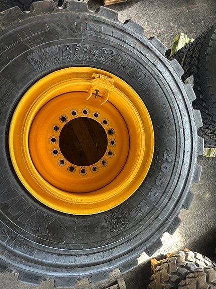 Volvo Kompletta hjul däck Michelin L60 L70 L90 OBS!!! 13 of 14