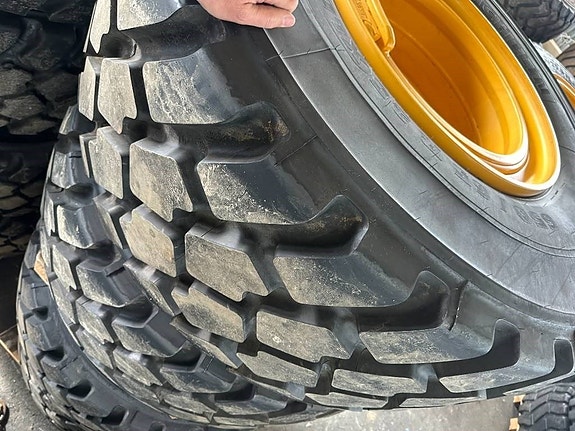 Volvo Kompletta hjul däck Michelin L60 L70 L90 OBS!!! 7 of 14