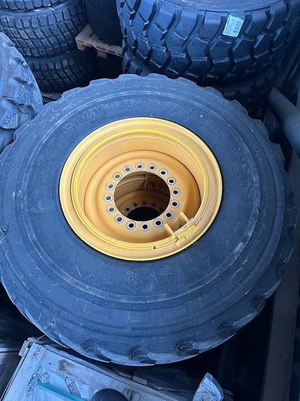 Volvo Kompletta hjul däck Michelin L60 L70 L90 OBS!!! 11 of 14