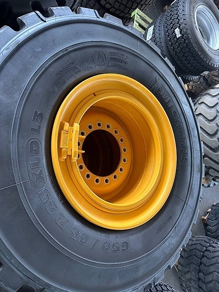 Volvo Kompletta hjul däck Michelin L60 L70 L90 OBS!!! 6 of 14