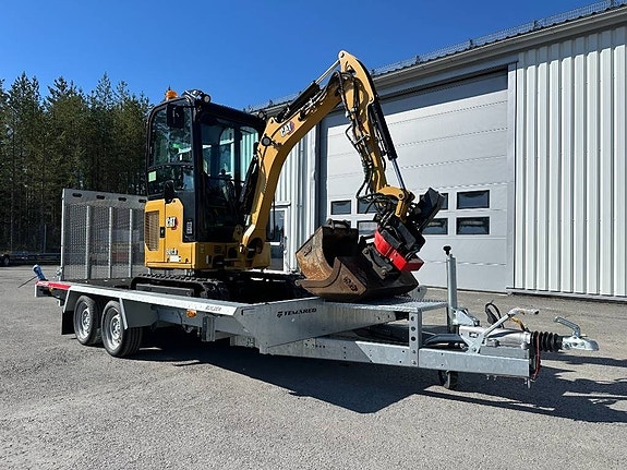 CAT 301.8 minigrävare med rotortilt och skopor