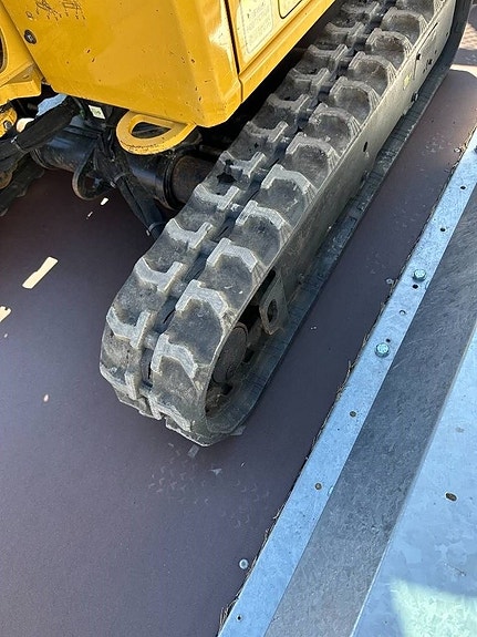 CAT 301.8 minigrävare med rotortilt och skopor 16 of 17
