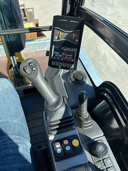CAT 301.8 minigrävare med rotortilt och skopor 8 of 17