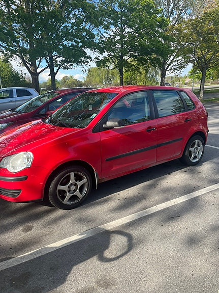 Volkswagen Polo 2 of 5