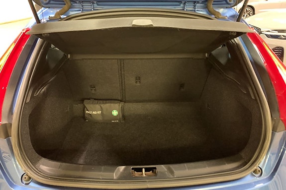 Volvo V40 12 of 15