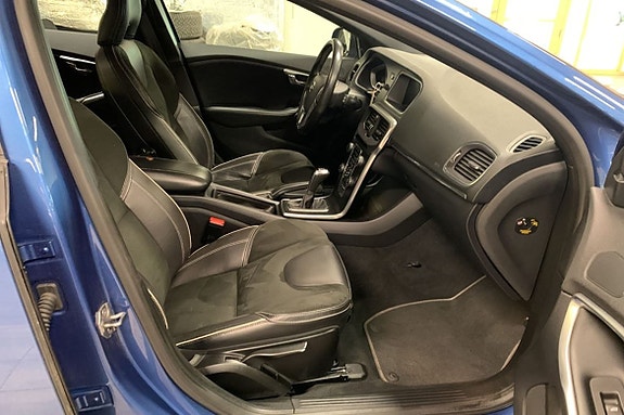 Volvo V40 10 of 15