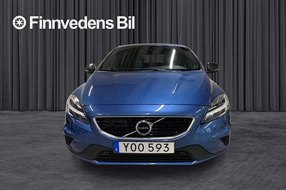 Volvo V40 2 of 5