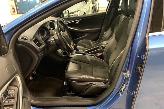 Volvo V40 7 of 15