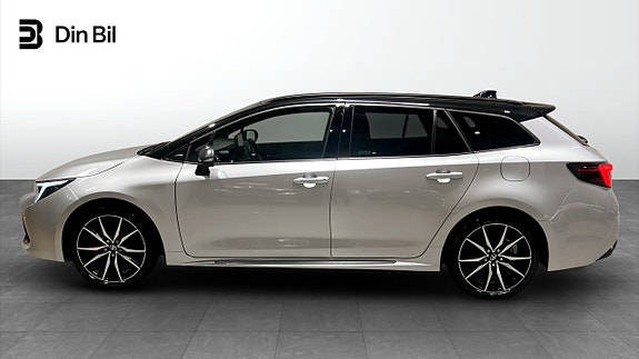 Toyota Corolla 2 of 12