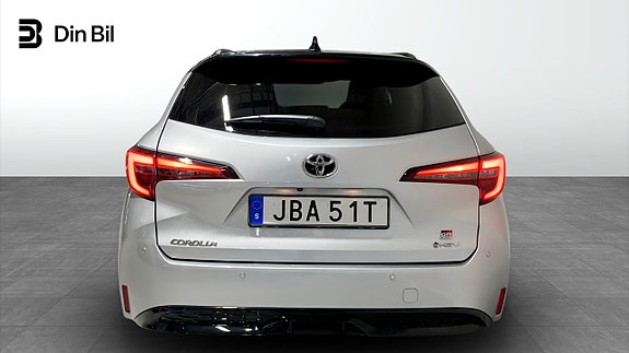 Toyota Corolla 5 of 12