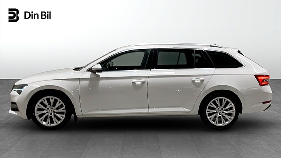 Skoda Superb 2 of 5