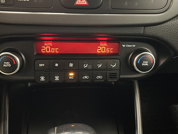 Kia Carens 13 of 16