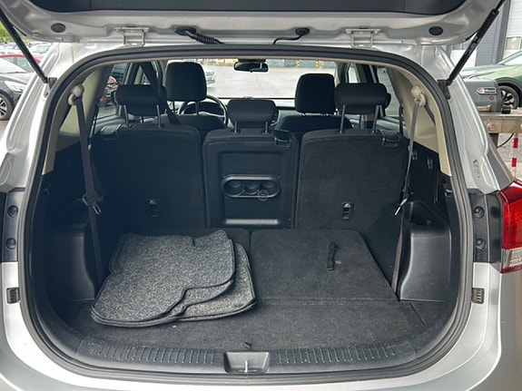 Kia Carens 14 of 16