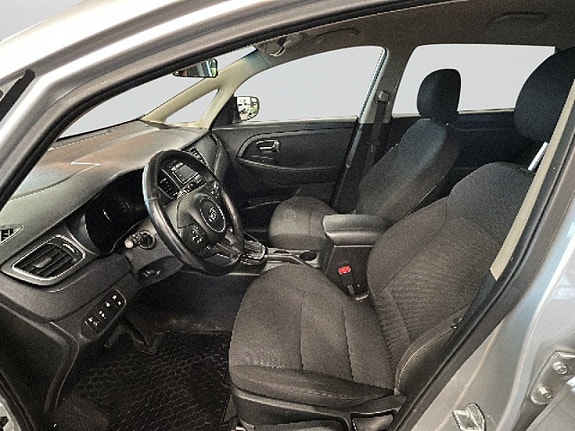 Kia Carens 8 of 16