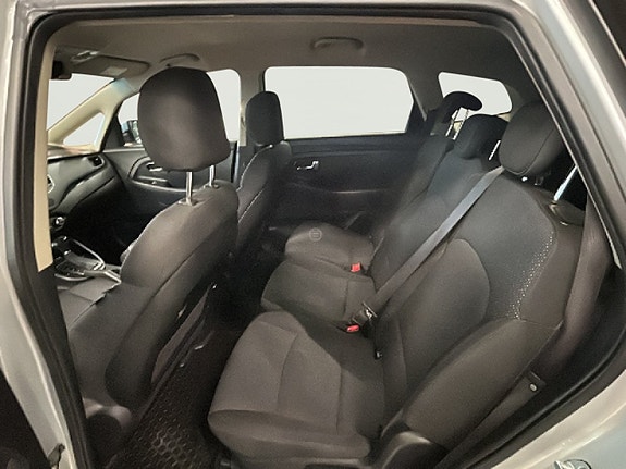 Kia Carens 9 of 16