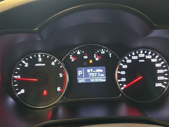 Kia Carens 10 of 16