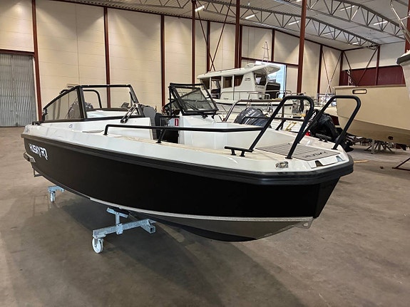 Finnmaster Husky R7 | 2024 | 30 timmar | Yamaha F200hk
