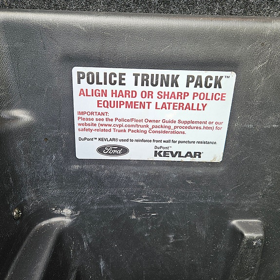 Ford Crown Victoria 9 of 12