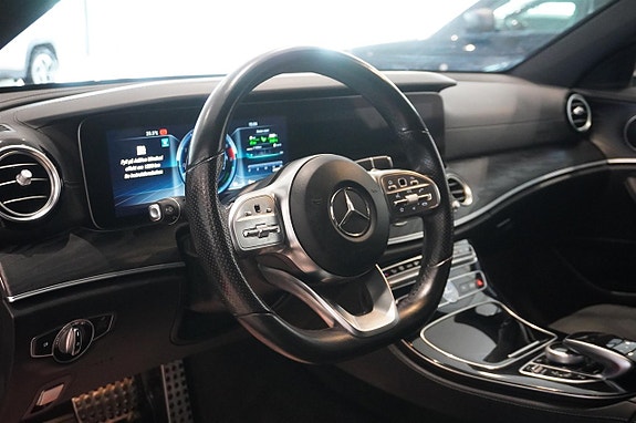 Mercedes-Benz E300 de 2 of 15