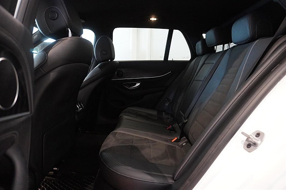 Mercedes-Benz E300 de 6 of 15
