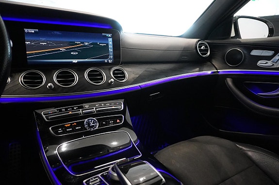 Mercedes-Benz E300 de 8 of 15